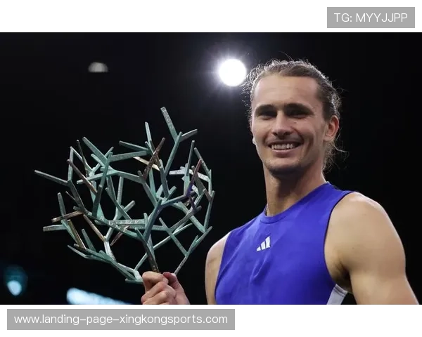 兹维列夫反手开天裂地!网球圈震惊 兹维列夫反手开天裂地!网球圈震惊