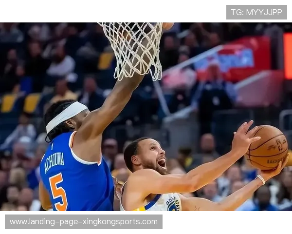 勇士靠库里外线再次起势,下半场展现强势火力 勇士靠库里外线再次起势,下半场展现强势火力