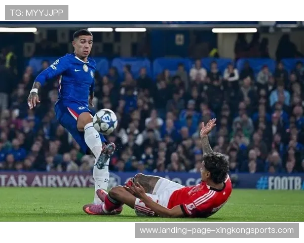 本菲卡奥尔斯内斯拼抢后迅速推射破门，精彩瞬间再现足球魅力