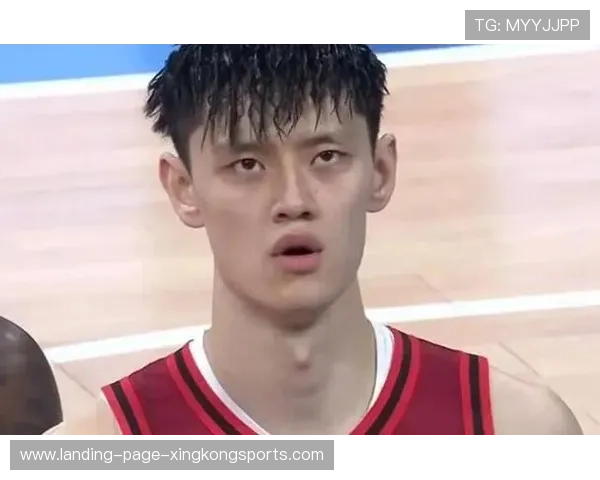 北京曾凡博三分接连命中，比分拉开