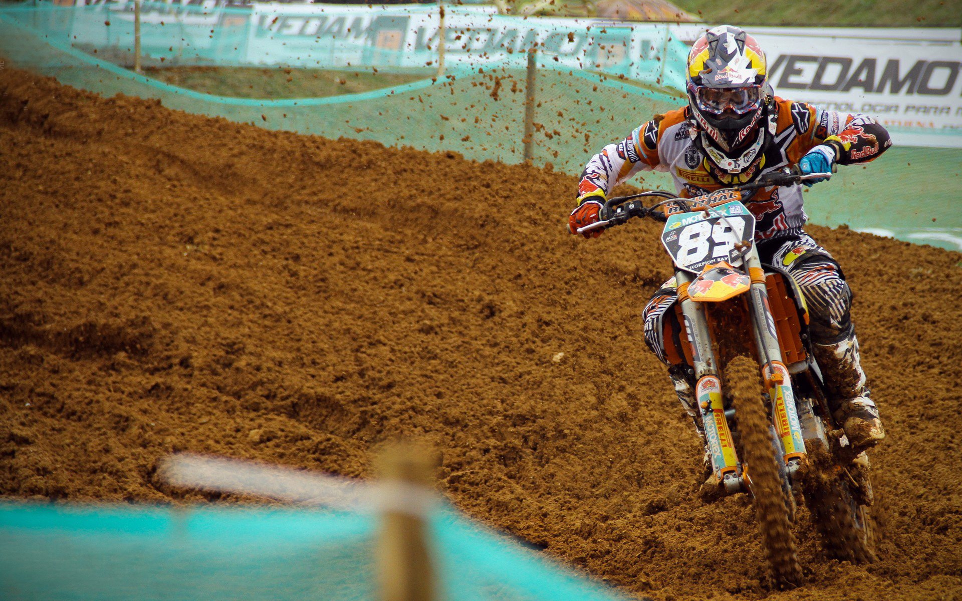 世界杯“神配图”刷屏 各类梗图成为二次创作热点